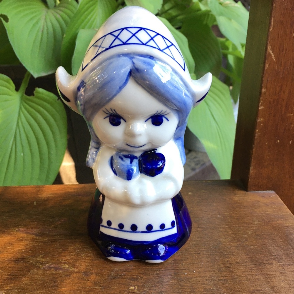 Little Dutch girl figurine/piggy bank
